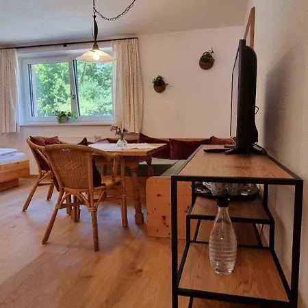 Serner Am זל אם מוס